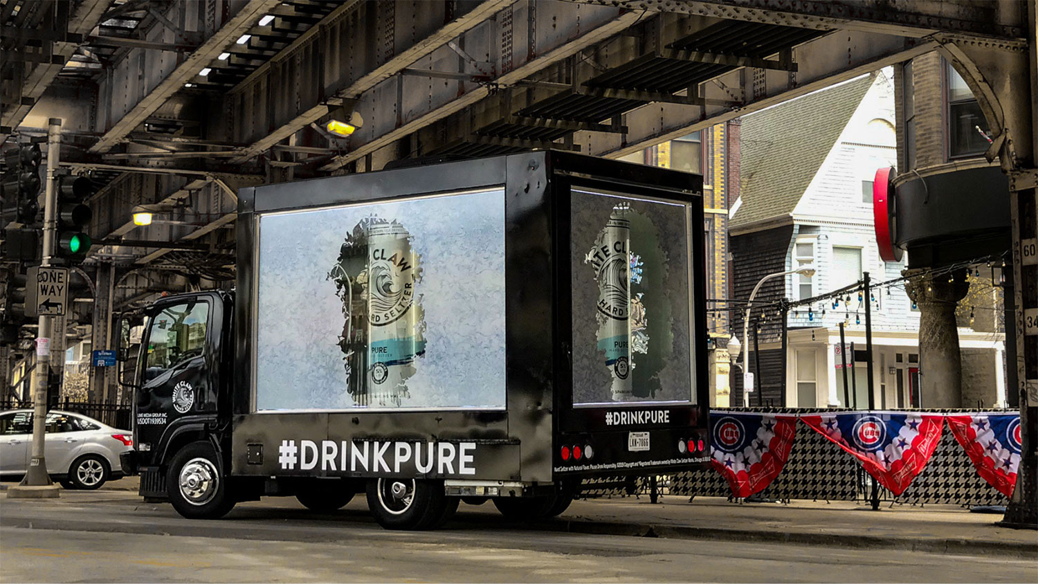 Reproducere Begrænse titel Custom Glass Box Truck Advertising - Lime Media Group